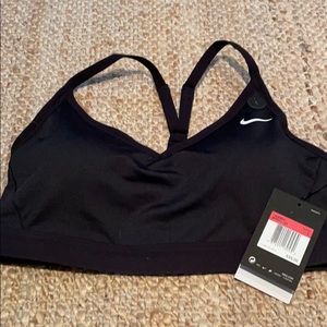 Nike sports bra with removable padding. SZ Large